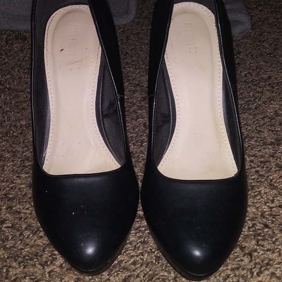 Heels - Picture 2 of 4